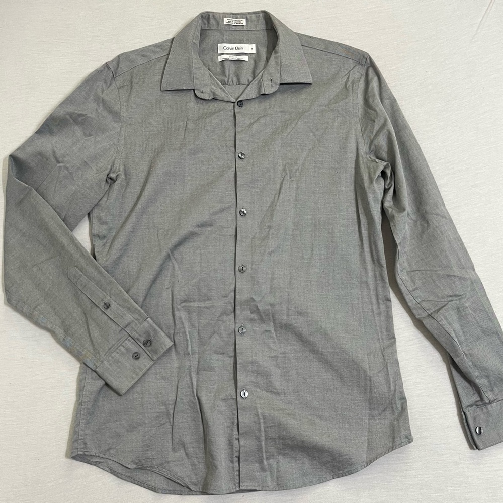 Calvin Klein Men's Light Gray Button-Up Dress Shirt